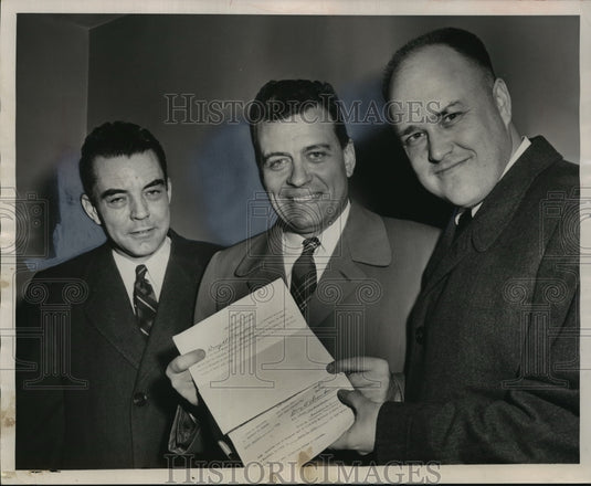 1956 Press Photo Proudly displaying Presidents Eisenhower's consent letter - Historic Images