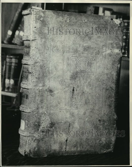 1934 Press Photo The Biblia Germanica published in 1476 located at Norte Dame - Historic Images