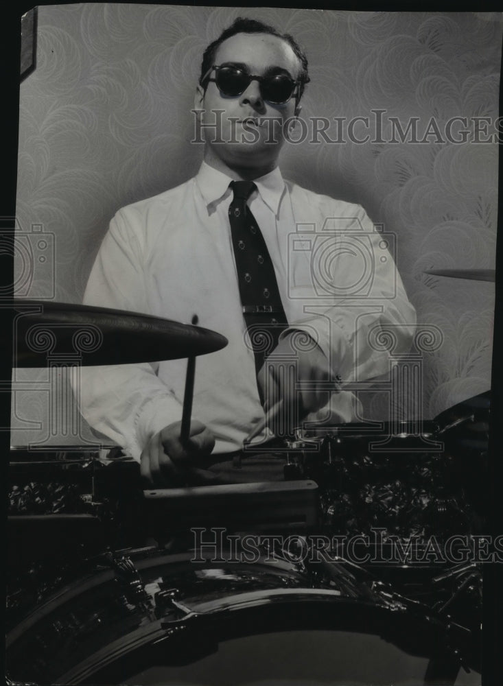 1955 Press Photo Drummer Lawrence Scalici, blind, at Good Neighbor party - Historic Images