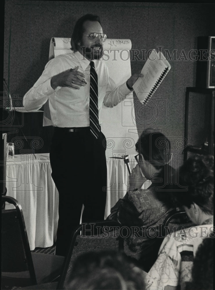1988 Press Photo Stephen Bavolek tells parents to be nurturing - mja45442-Historic Images