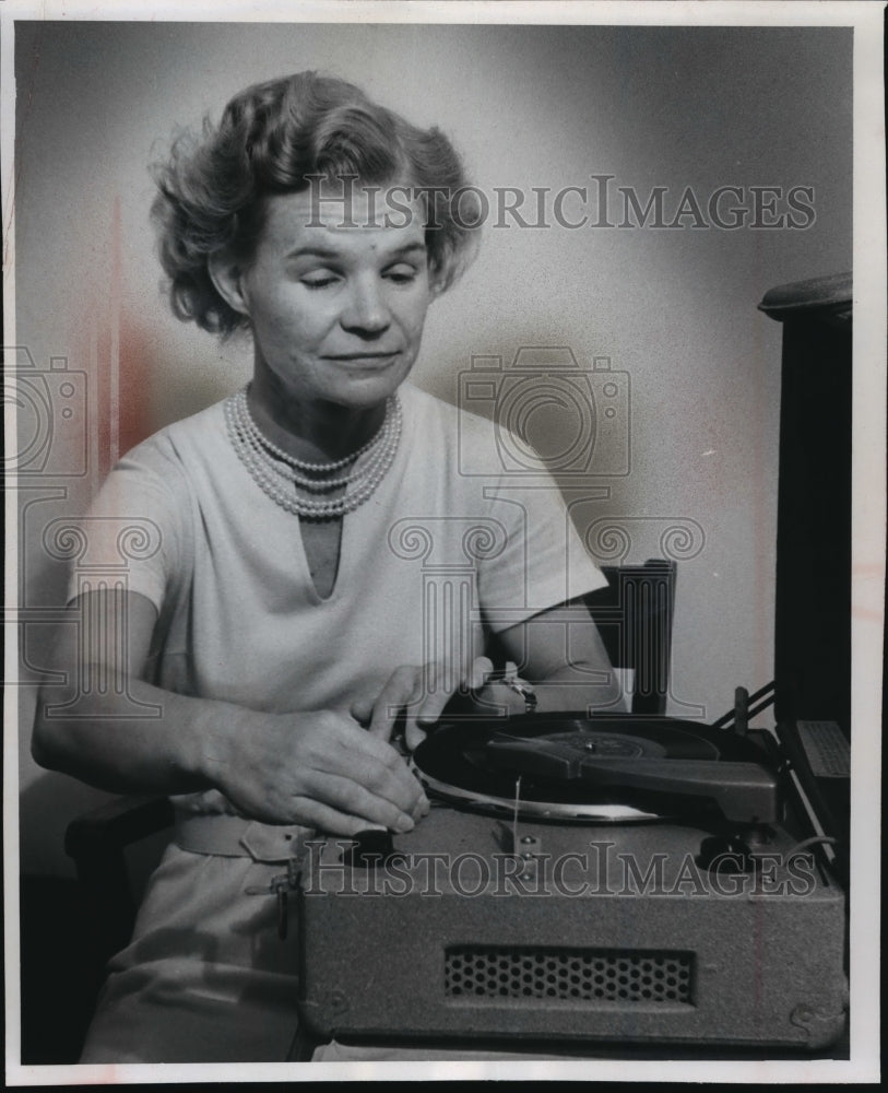 1960 Press Photo Miss Gloria Ristow, A Student In The Great Books Program-Historic Images