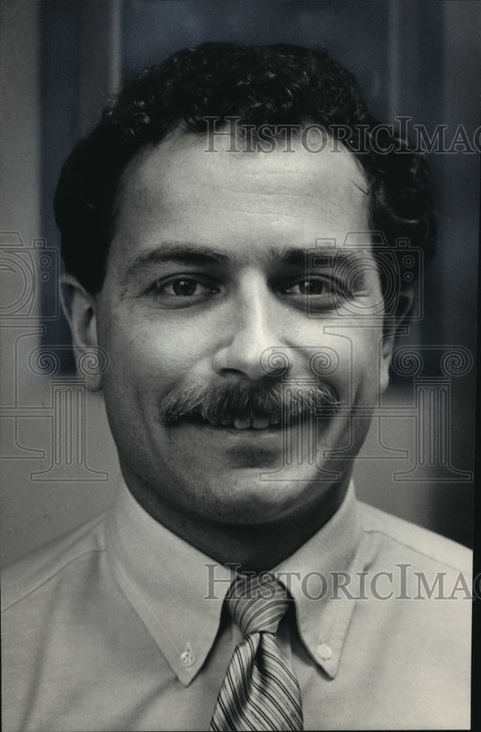 1987 Press Photo Paul Block, Manager of Field Marketing Support at Miller - Historic Images