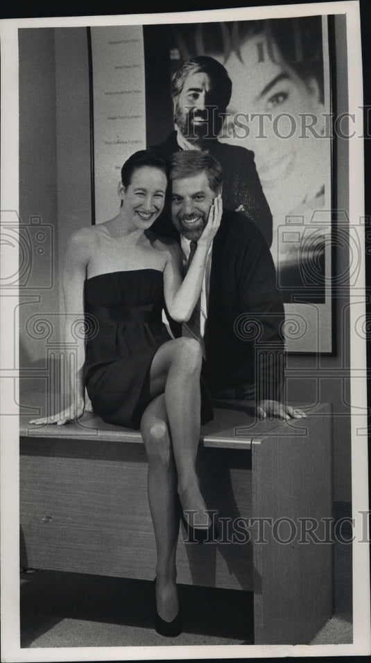 1988 Press Photo Terry Aversa, Owner of Aversa in Bay Shore Mall Shopping Center-Historic Images