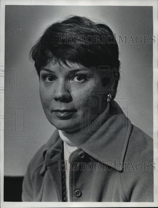 1975 Press Photo Joan Biddle, President Board Of Directors YWCA - mja45572-Historic Images