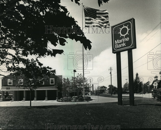 1988 Press Photo American Flag Flying Over Bank One On Mequon Road - mja45731-Historic Images