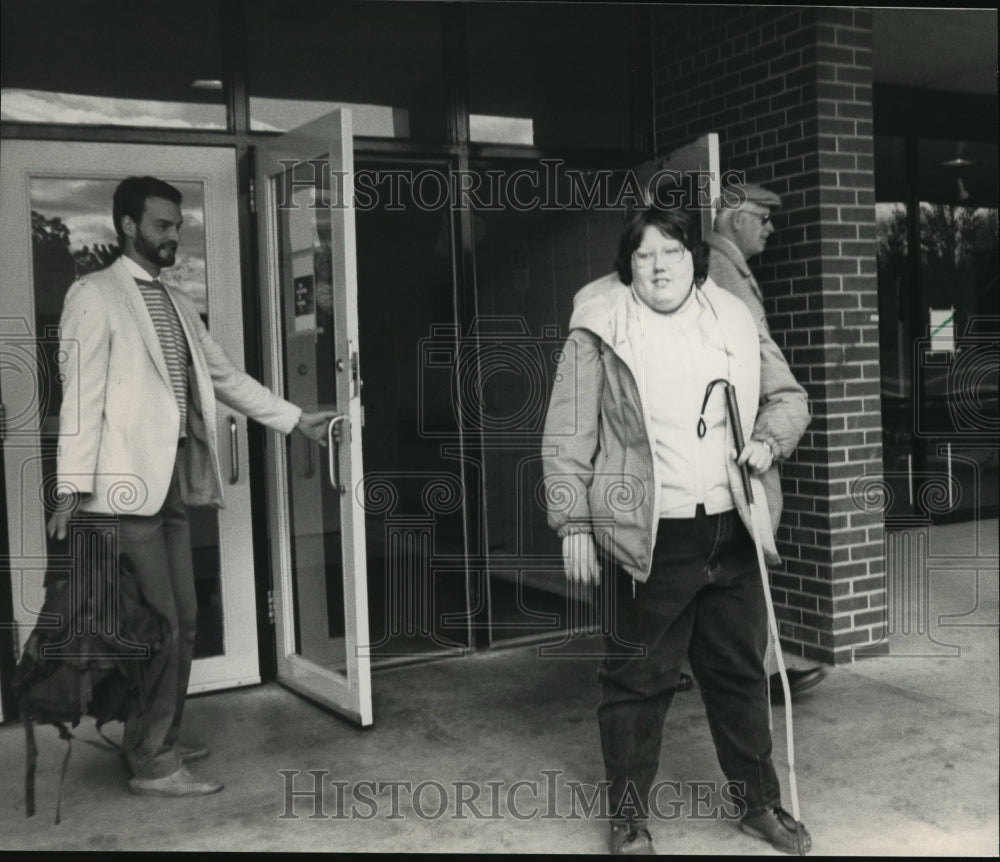 1988 Press Photo Jean Stoltenberg Hasn't Lost Her Sight Of Pursuing A Degree - Historic Images