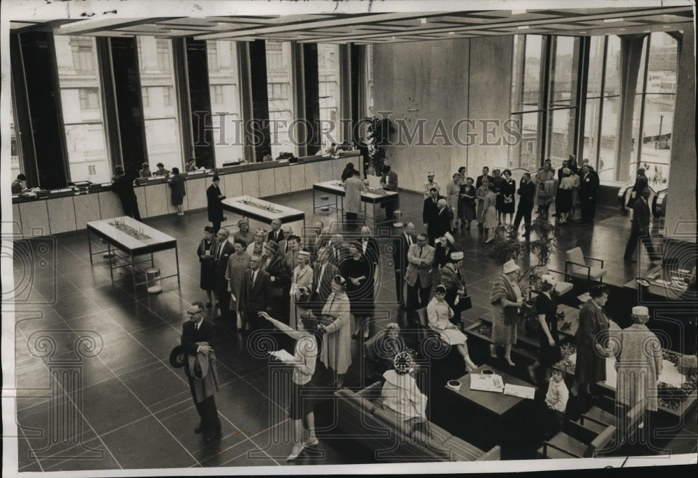 1962 Press Photo The lobby of the new Marine Bank being toured by stockholders - Historic Images