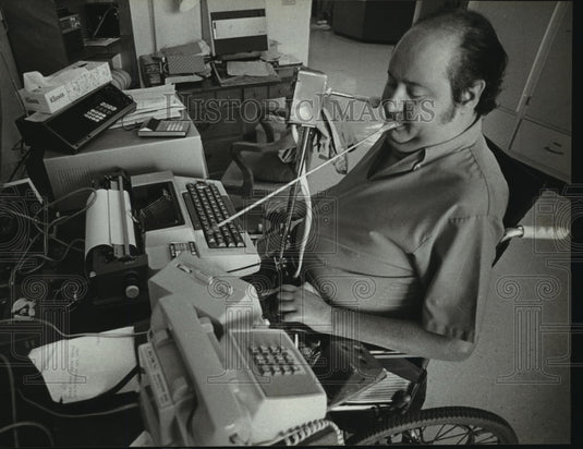 1979 Press Photo Paralyzed Neck Down-Richard Zernzach operating his equipment-Historic Images