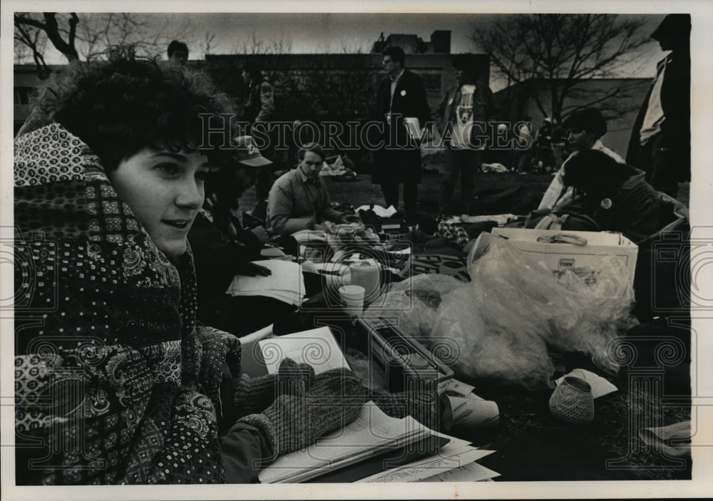 1989 Marquette Student Marcia Allard And Others Protest Apartheid - Historic Images