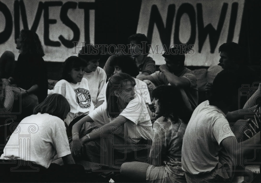 1990 South Africa Apartheid Protest Attracts 50 Marquette Students - Historic Images