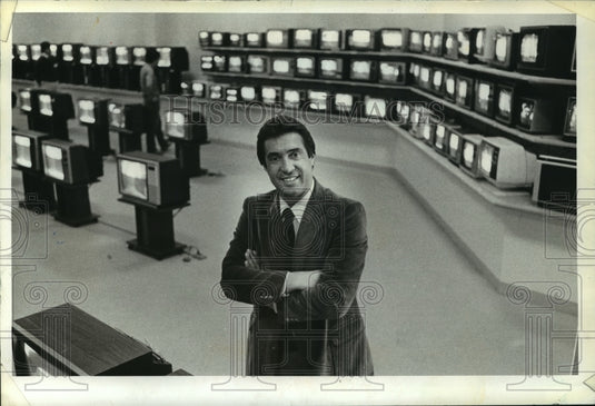 1983 Press Photo Len Mattioli brings merchandising techniques to Milwaukee area - Historic Images