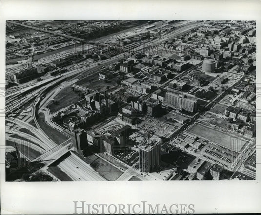 1971 Press Photo Marquette University, The Campus - Historic Images