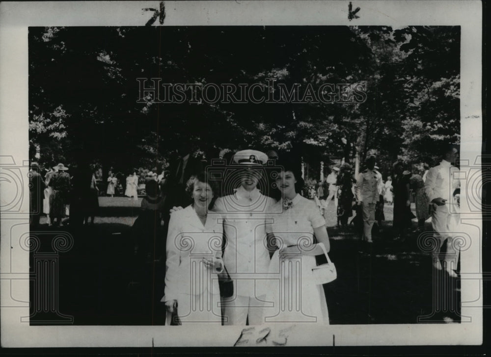 1968 Press Photo James Lovell with Marilyn Gerlach &amp; his Mother at graduation-Historic Images