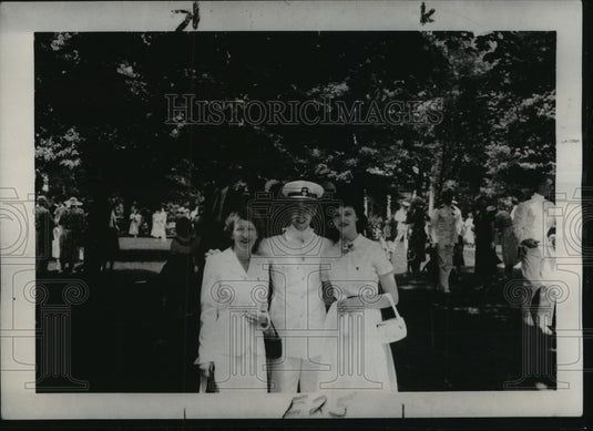1968 Press Photo James Lovell with Marilyn Gerlach & his Mother at graduation-Historic Images