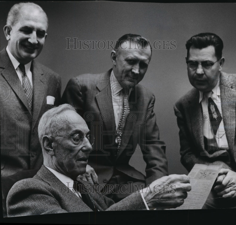 1957 Press Photo Retirement of Robert Baumgarten from American Bowling Congress- Historic Images