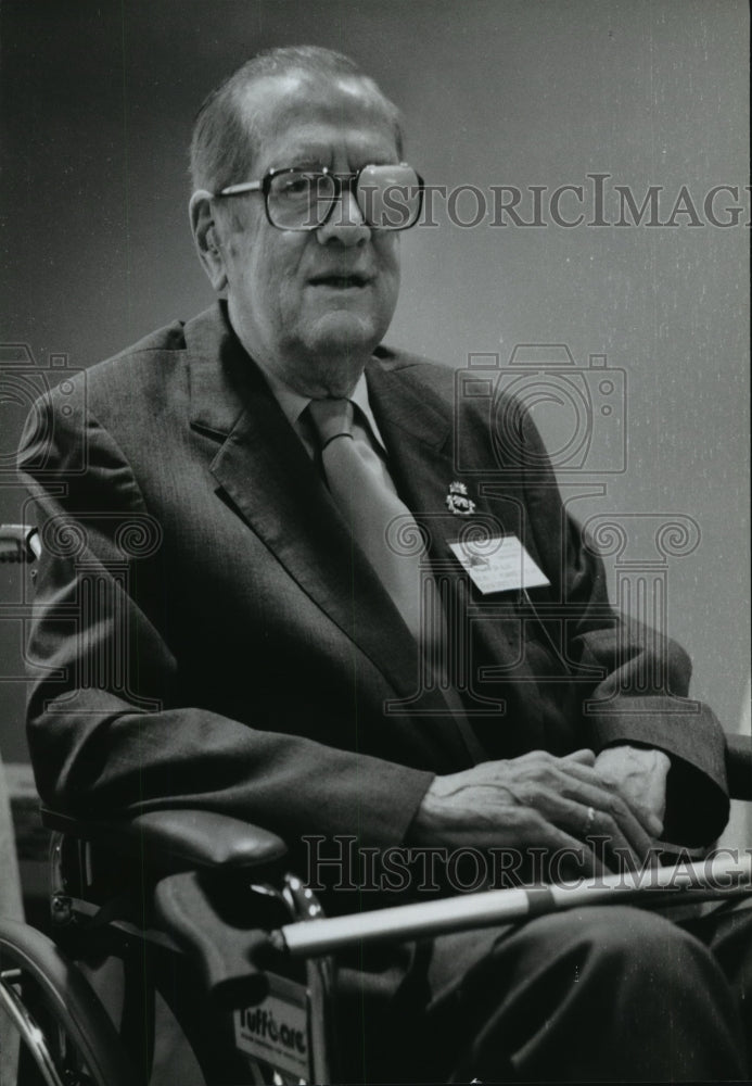 1993 Press Photo WWII Vet Don Allen Reunites with 14th Armoured Division - Historic Images