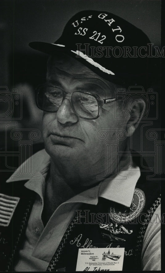 1988 Press Photo WWII Submarine Veteran Allen Ishman Reminisces War Stories - Historic Images