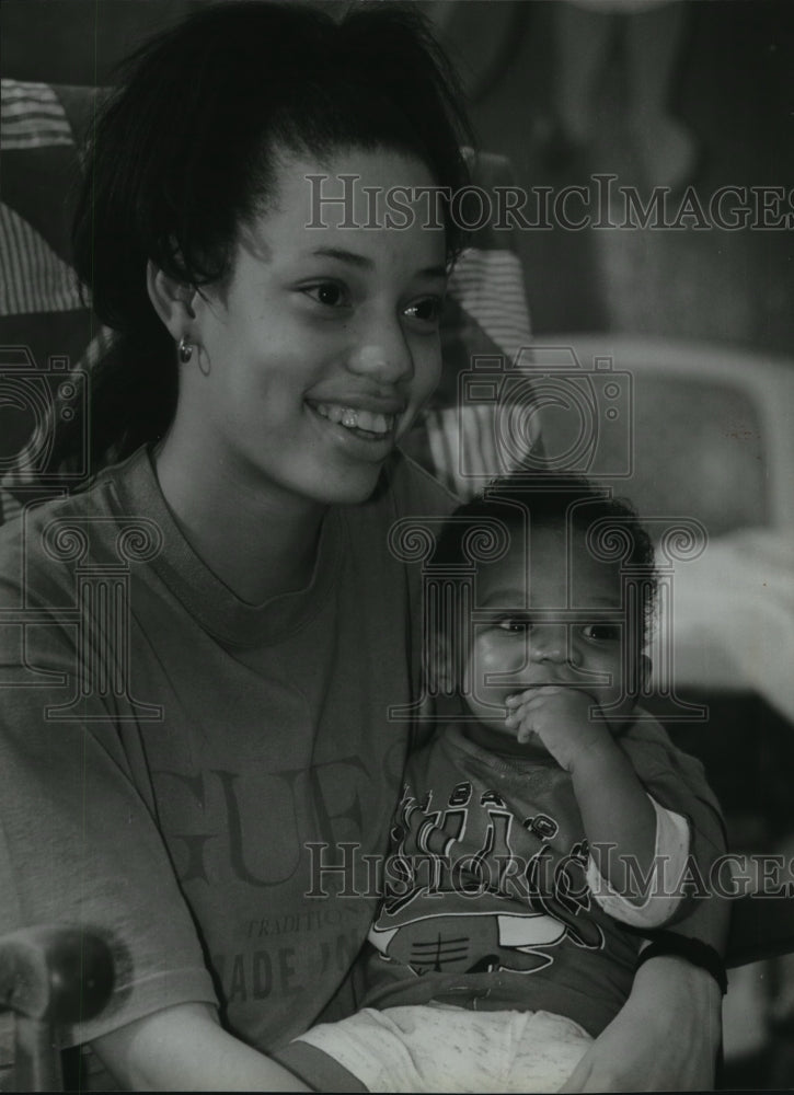 1993 Press Photo Ebonie Gray With Her Four Year Old Son, Jabari - Historic Images