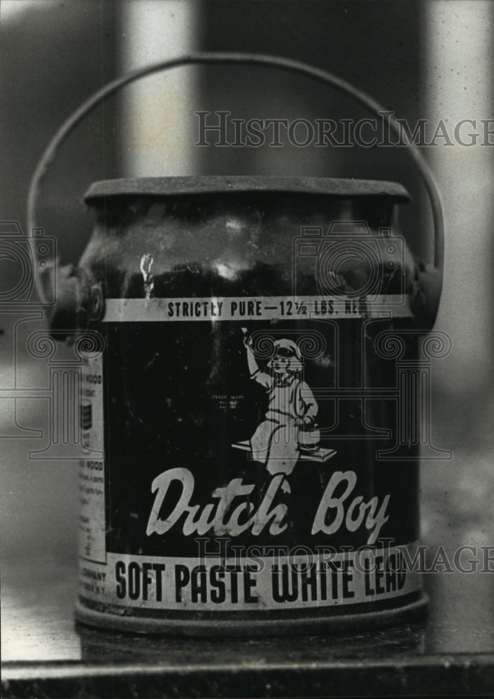 1991 Press Photo An Old Paint Can Is Lead- Based - mja47097 - Historic Images