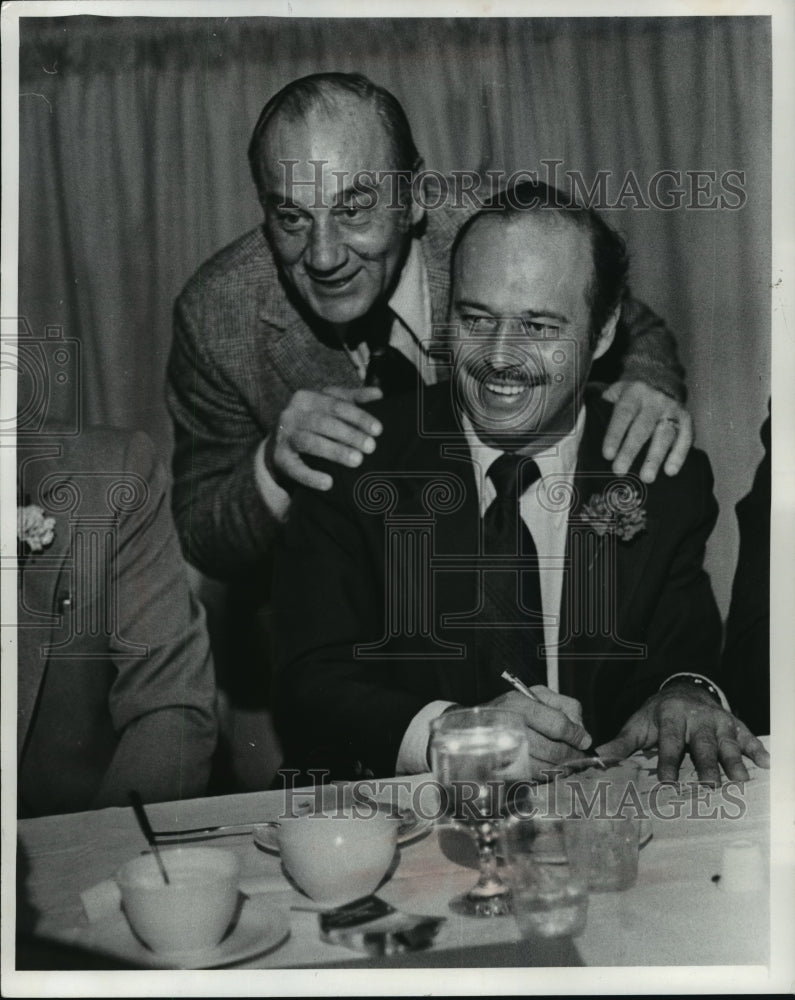 1976 Press Photo Wisconsin Hall of Fame inductees Eddie Mathews and Pat Harder-Historic Images