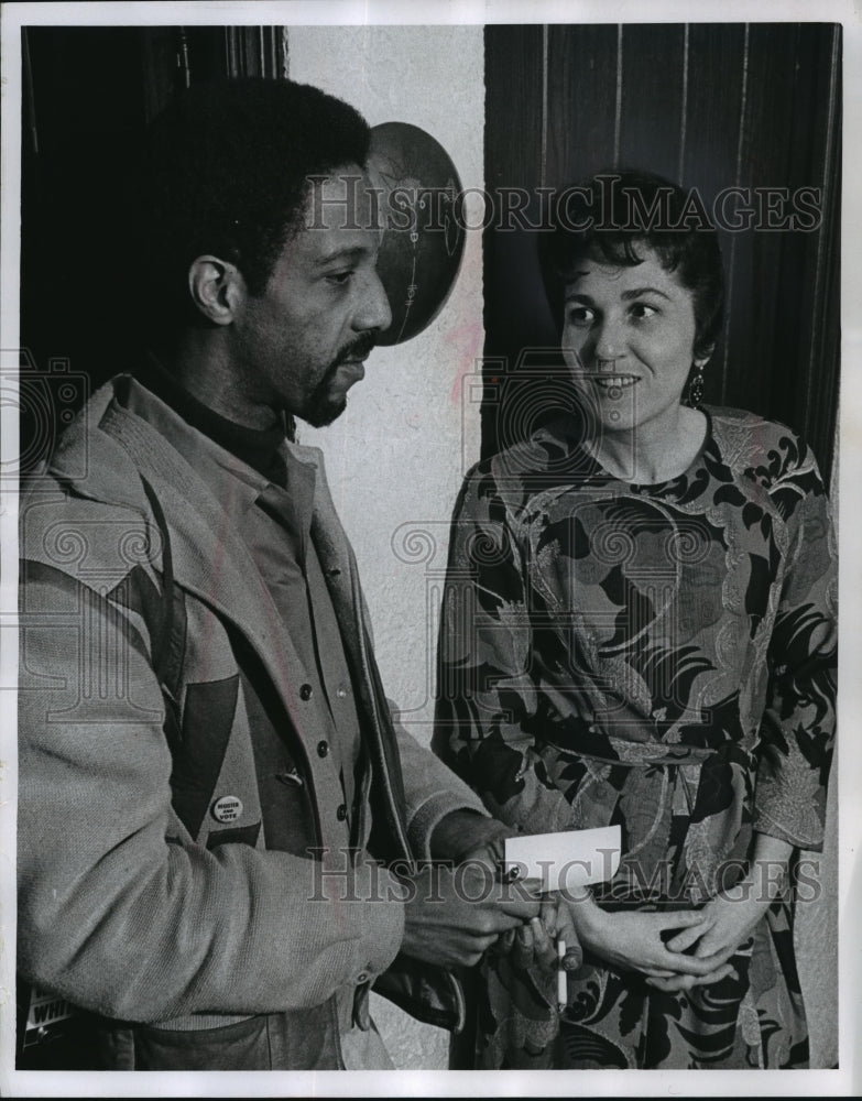 1968 Press Photo Hostess Mrs. Jay Larkey watches as people arrived - mja47324-Historic Images