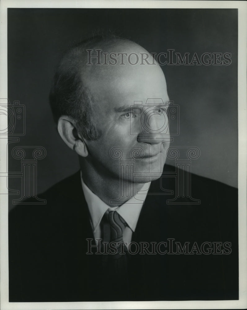 1976 Press Photo Charles W. Yoder president of American Society of Engineers - Historic Images