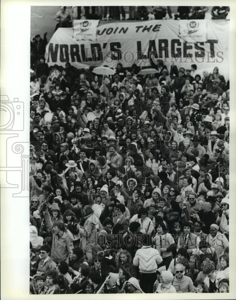 1982 Press Photo World&#39;s Largest Orchestra at Bay Shore Mall - mja47429 - Historic Images