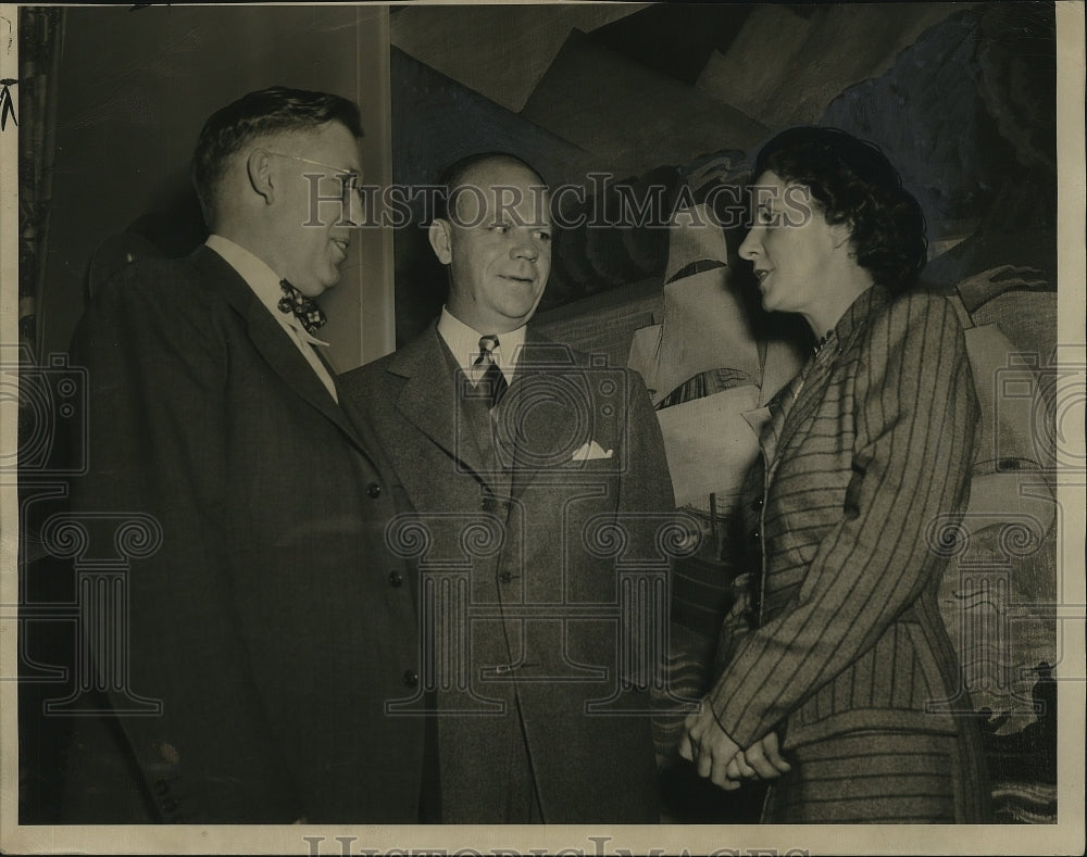 Press Photo Lloyd Larson sports editor spoke on Sports Sense and Nonsense - Historic Images