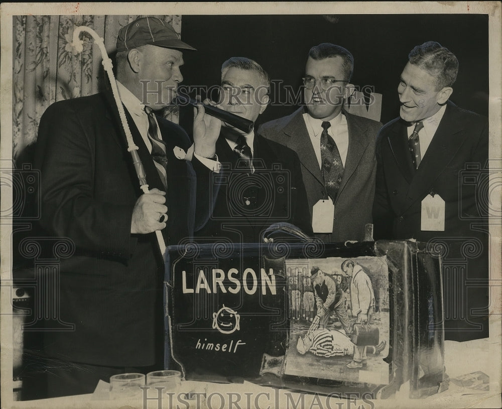 1950 Press Photo Lloyd Larson at his going away party before the Rose Bowl - Historic Images