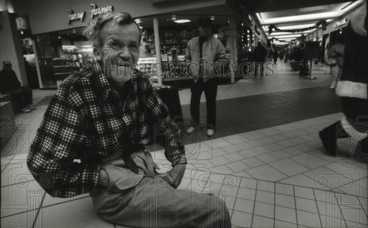 1994 Press Photo Jimmy Leroy at Bay Shore Mall in Glendale, WIsconsin - Historic Images