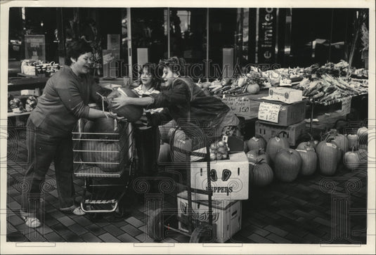 1985 Press Photo Pumpkins at Bay Shore Farmers' Market - Historic Images