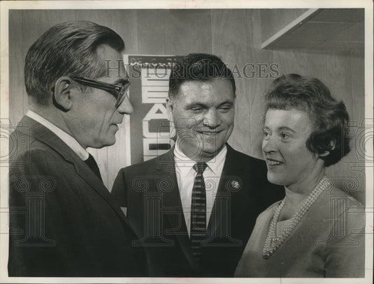 1964 Press Photo Francis J. Beaudry Democrat for congress conversing at dinner - Historic Images