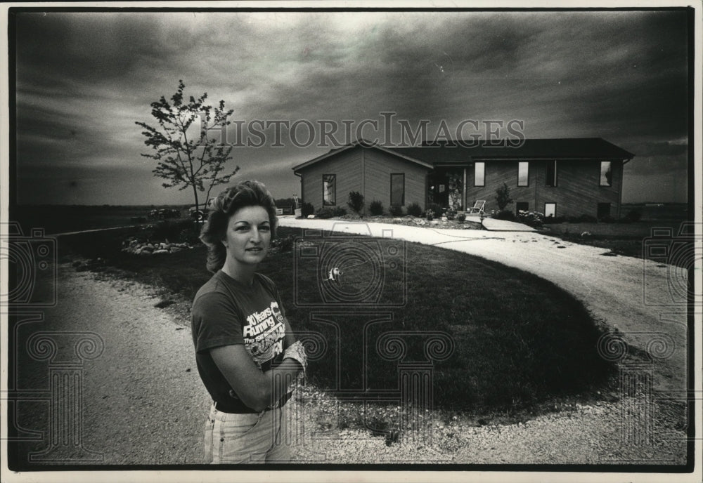 1988 Press Photo Jane Wick stands in front of a small patch of established grass-Historic Images