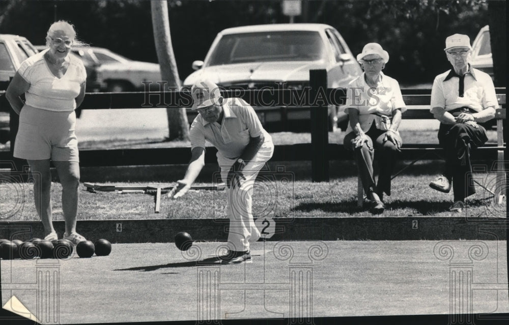 1969 Press Photo Lawn Bowling at Lake Park on the green - Historic Images