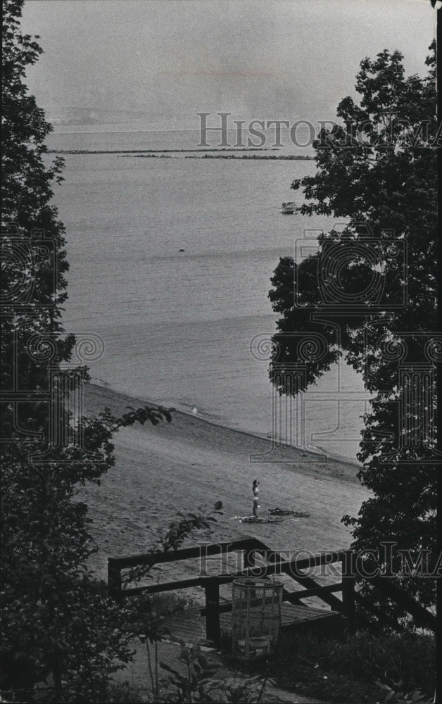 1979 Press Photo Bather relax on the beach at Bay View Park - Historic Images