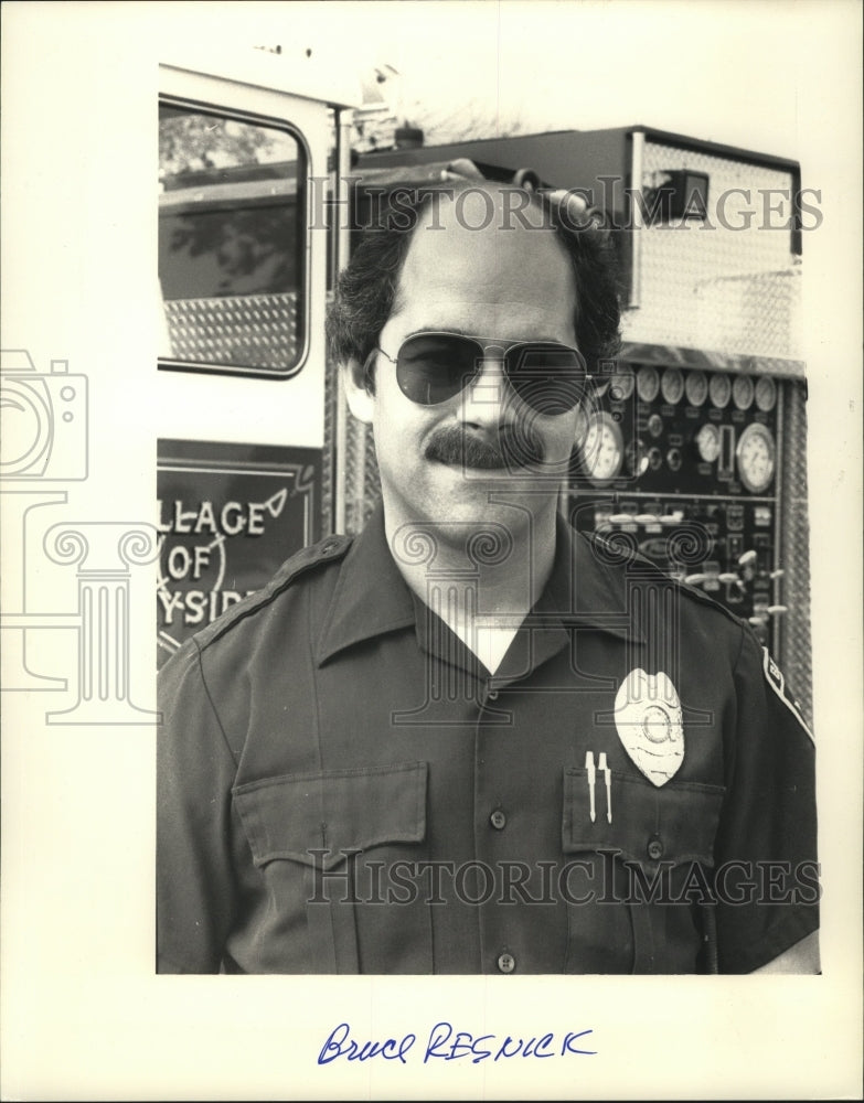 1987 Press Photo Bruce Resnick-Bayside, Wisconsin, Safety Officer - Historic Images