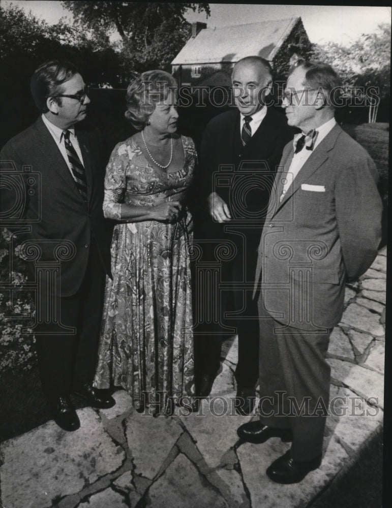 1973 Press Photo Guests at a cocktail party held for biennial fund drive - Historic Images