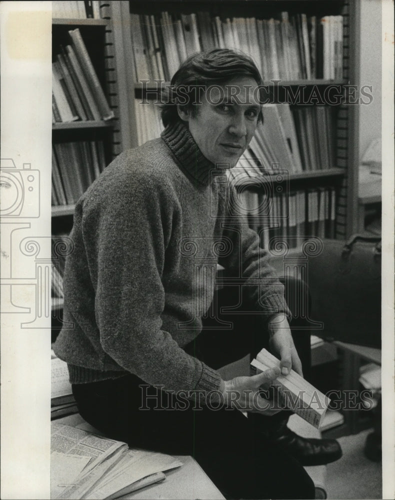 1978 Press Photo University of Wisconsin professor Jack Zipes in his office - Historic Images