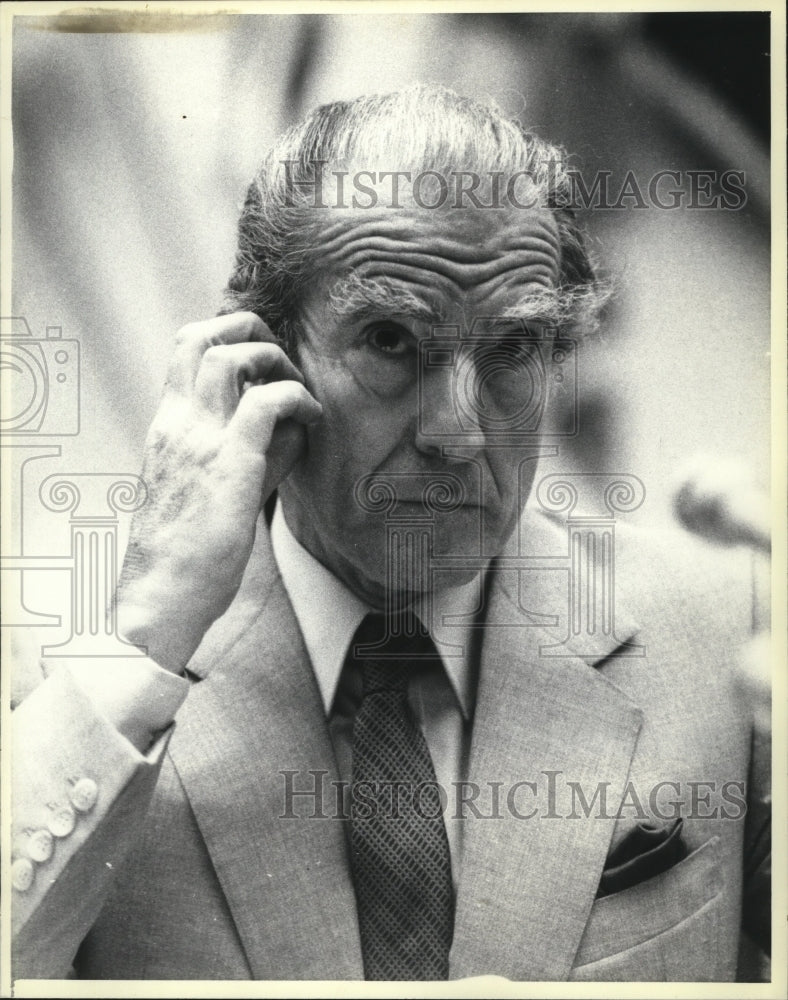 1980 Press Photo Admiral Elmo Zumwalt in front of House Armed Services Committee - Historic Images