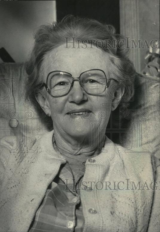 1985 Press Photo Patricia Zuercher now owns Carl Sandberg's home in Wisconsin - Historic Images