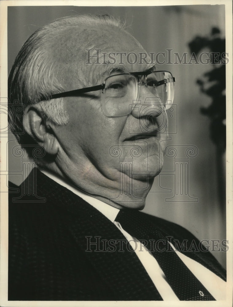 1991 Press Photo Joseph Zilber, Businessman, Gives Up Profit on Stock - Historic Images