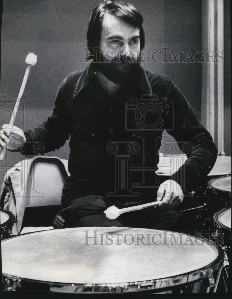 1977 Press Photo Tele Lesbines Milwaukee Symphony Timpanist - mja48621 - Historic Images