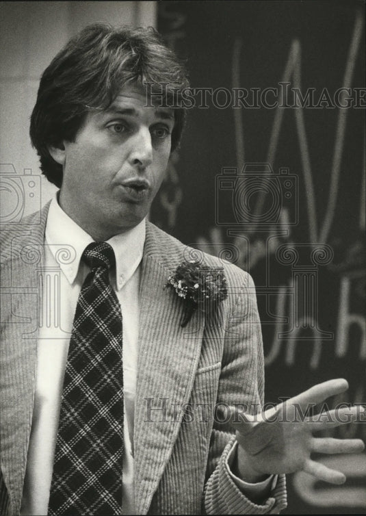 1981 Press Photo Bob Lehninger Wis. Lutheran girls basketball coach in Milwaukee - Historic Images