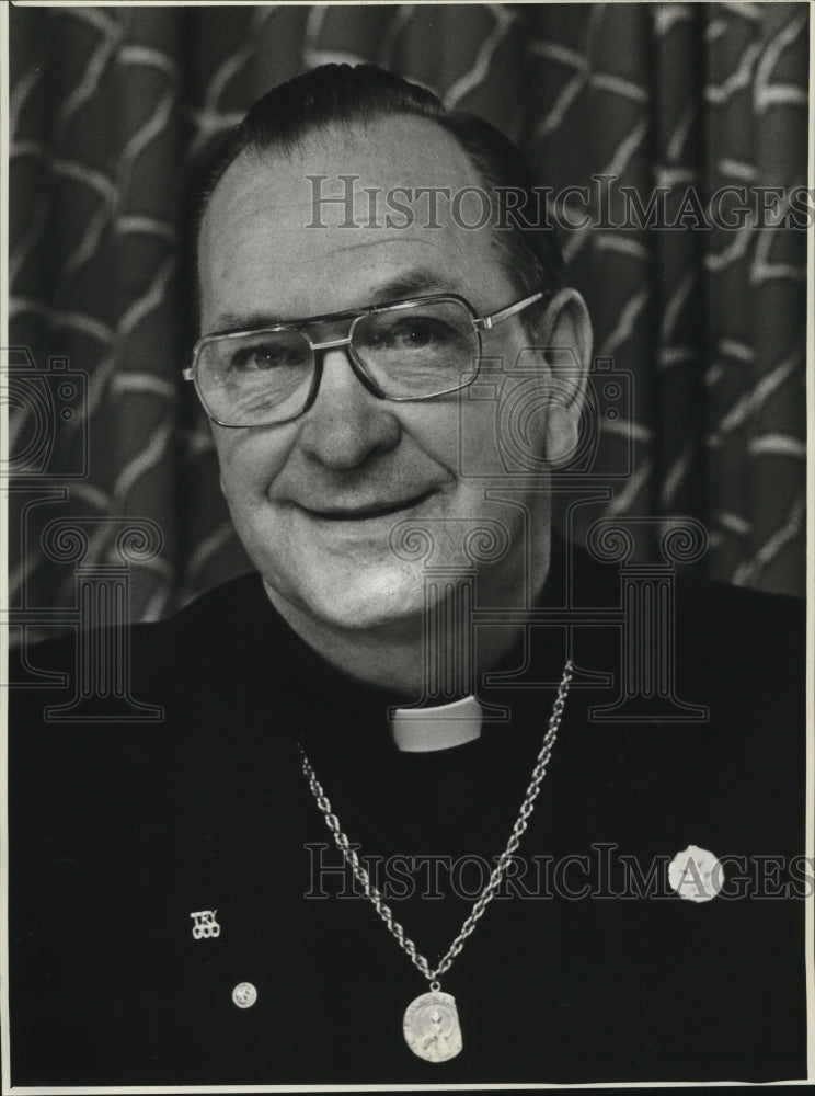1981 Press Photo Father Alex bombara convinced Mother Theresa to visit Milwaukee - Historic Images