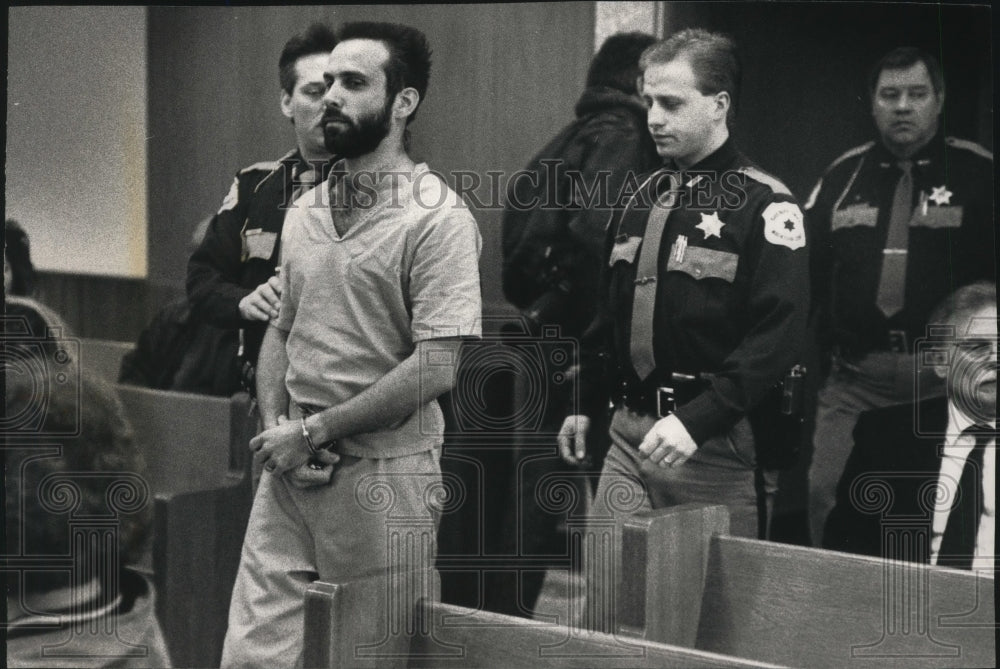 1993 Press Photo Michael Zamzow in Waukesha Court for Murder of Jeanette Chase - Historic Images
