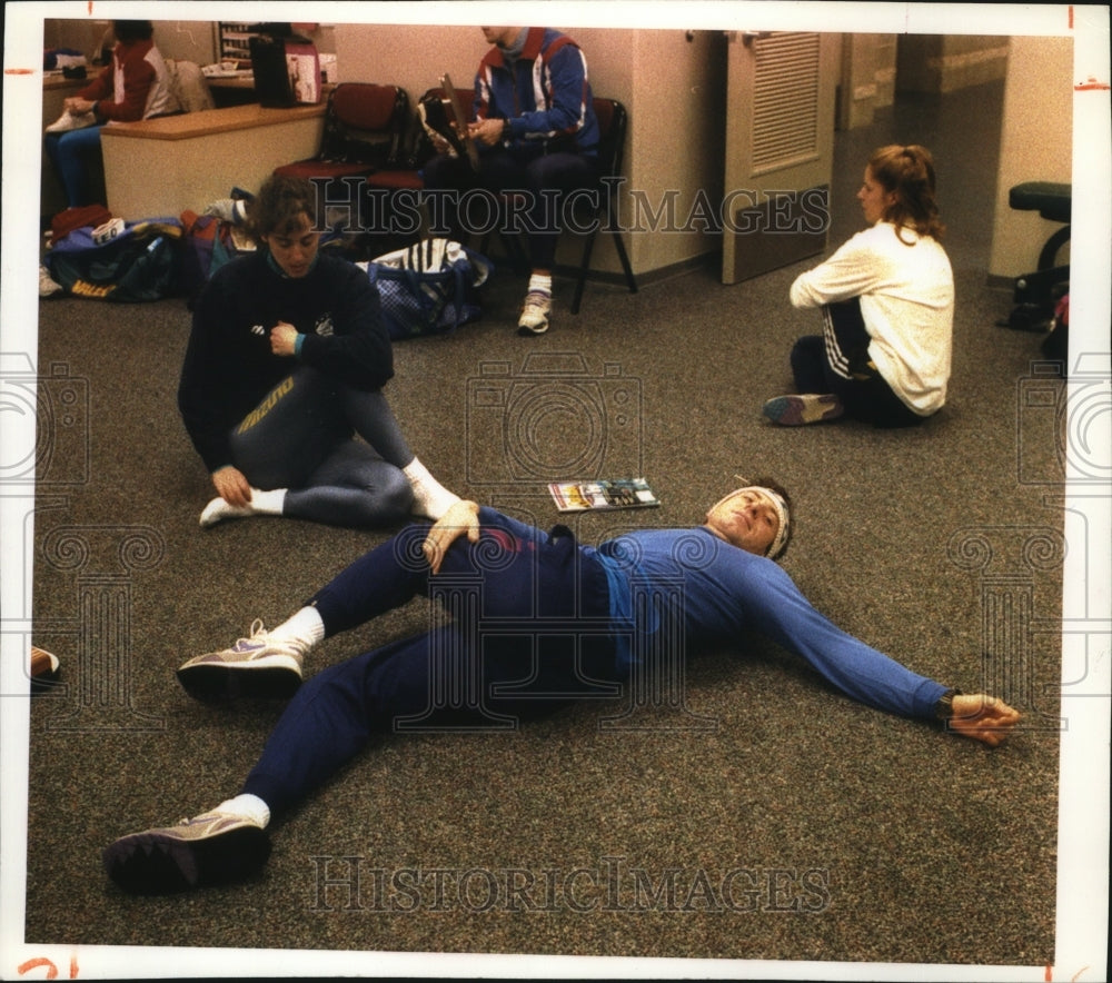 1993 Press Photo Angela Zuckerman and Jerome Davre prepare in the workout room - Historic Images