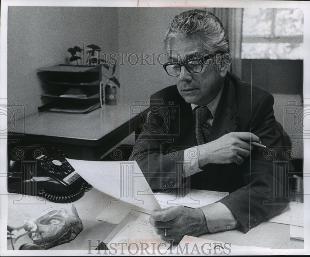 1971 Press Photo Tom Zinos-Veterans Affairs Administrator in Wood, Wisconsin - Historic Images