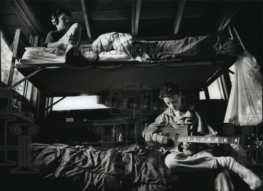 1990 Press Photo Luke Harrison and Grant Day Music and Guitar in Cabin. - Historic Images