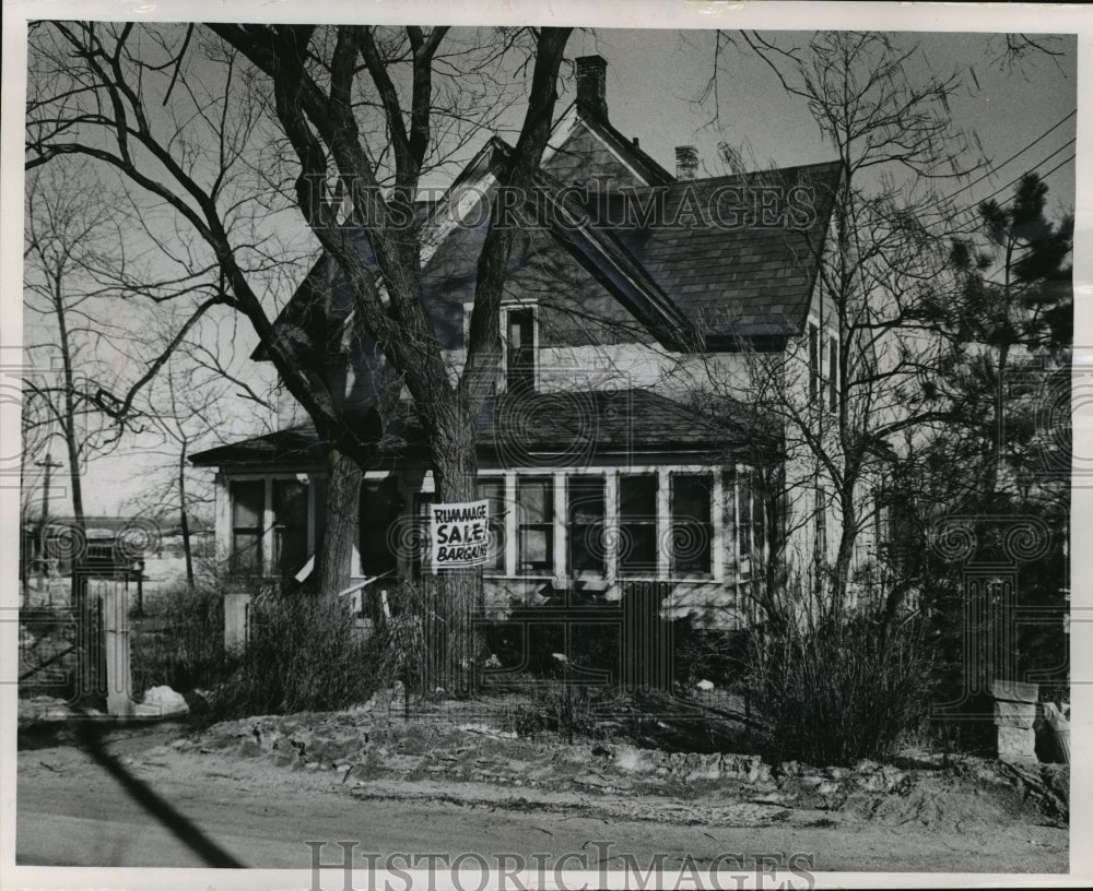 1965 Press Photo Friedrick Bodamer Home Rummage Sale, Greenfield - mja49283 - Historic Images