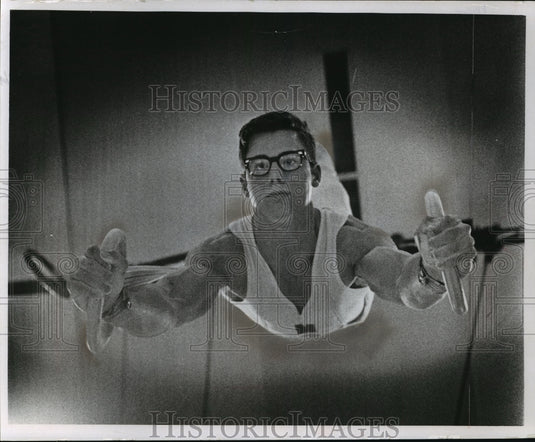 1967 Press Photo Wally Borchardt of Marshall High School Practice Gymnastics - Historic Images